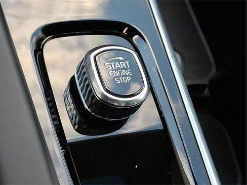 Certified 2025 Volvo XC60 B5 Plus image 20