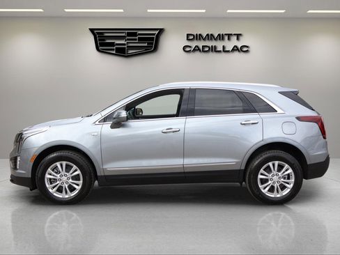 New 2026 Cadillac XT5 Luxury image 2