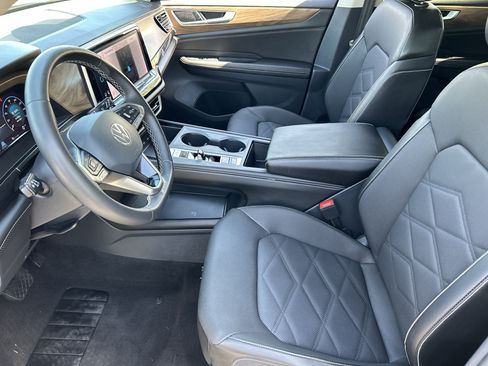 Used 2024 Volkswagen Atlas SE FWD image 18
