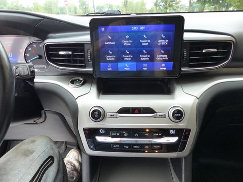 Used 2020 Ford Explorer XLT w/ Equipment Group 202A AWD/4WD image 31