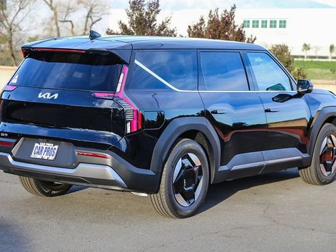 New 2026 Kia EV9 Light image 8