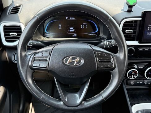 Used 2024 Hyundai Venue Limited FWD image 20