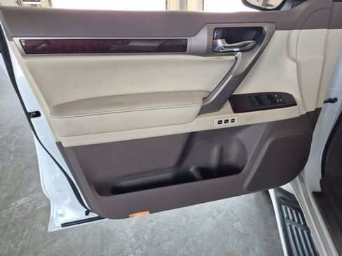 Used 2017 Lexus GX 460 Premium AWD/4WD image 19