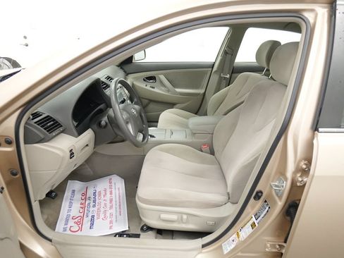 Used 2010 Toyota Camry LE FWD image 13