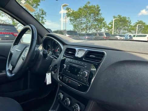 Used 2013 Chrysler 200 Touring FWD image 26
