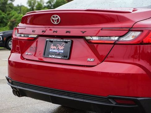 Used 2025 Toyota Camry SE FWD image 5