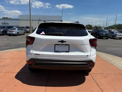New 2026 Chevrolet Trax LT w/ Driver Confidence Package FWD image 5