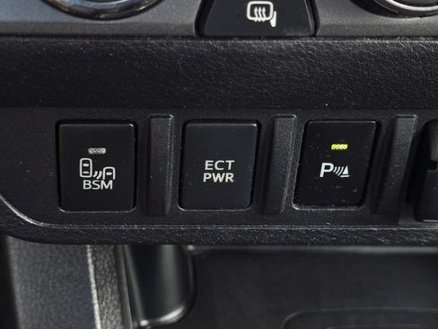 Used 2021 Toyota Tacoma TRD Off-Road w/ Technology Package AWD/4WD image 23