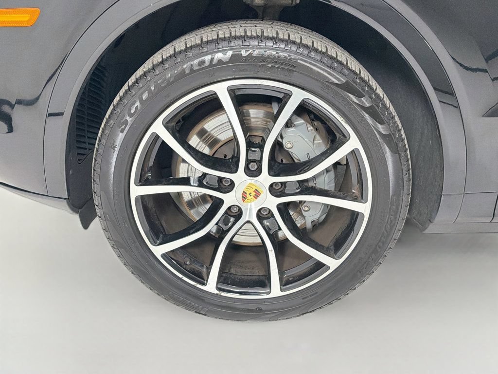 Certified 2023 Porsche Cayenne S AWD/4WD image 32