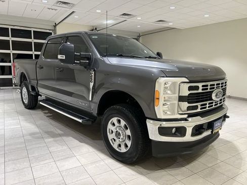Used 2023 Ford F250 XLT w/ FX4 Off-Road Package AWD/4WD image 7