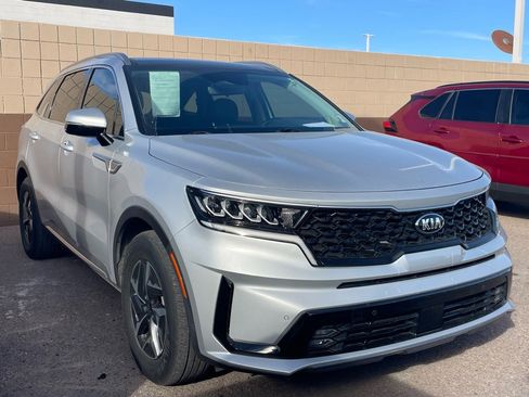 Used 2021 Kia Sorento EX image 2