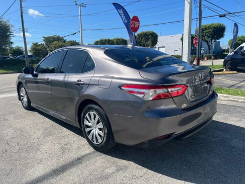 Used 2019 Toyota Camry L image 7