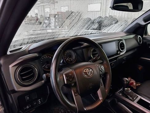 Used 2021 Toyota Tacoma TRD Sport AWD/4WD image 8