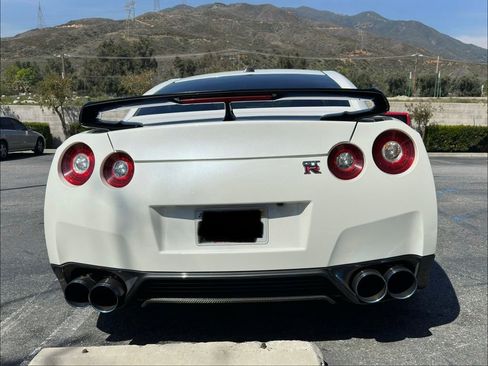 Used 2015 Nissan GT-R Premium AWD/4WD image 8