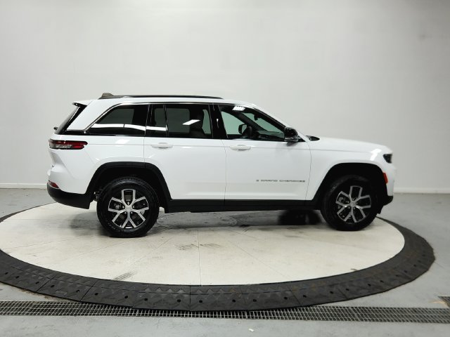 Used 2024 Jeep Grand Cherokee Limited AWD/4WD image 9