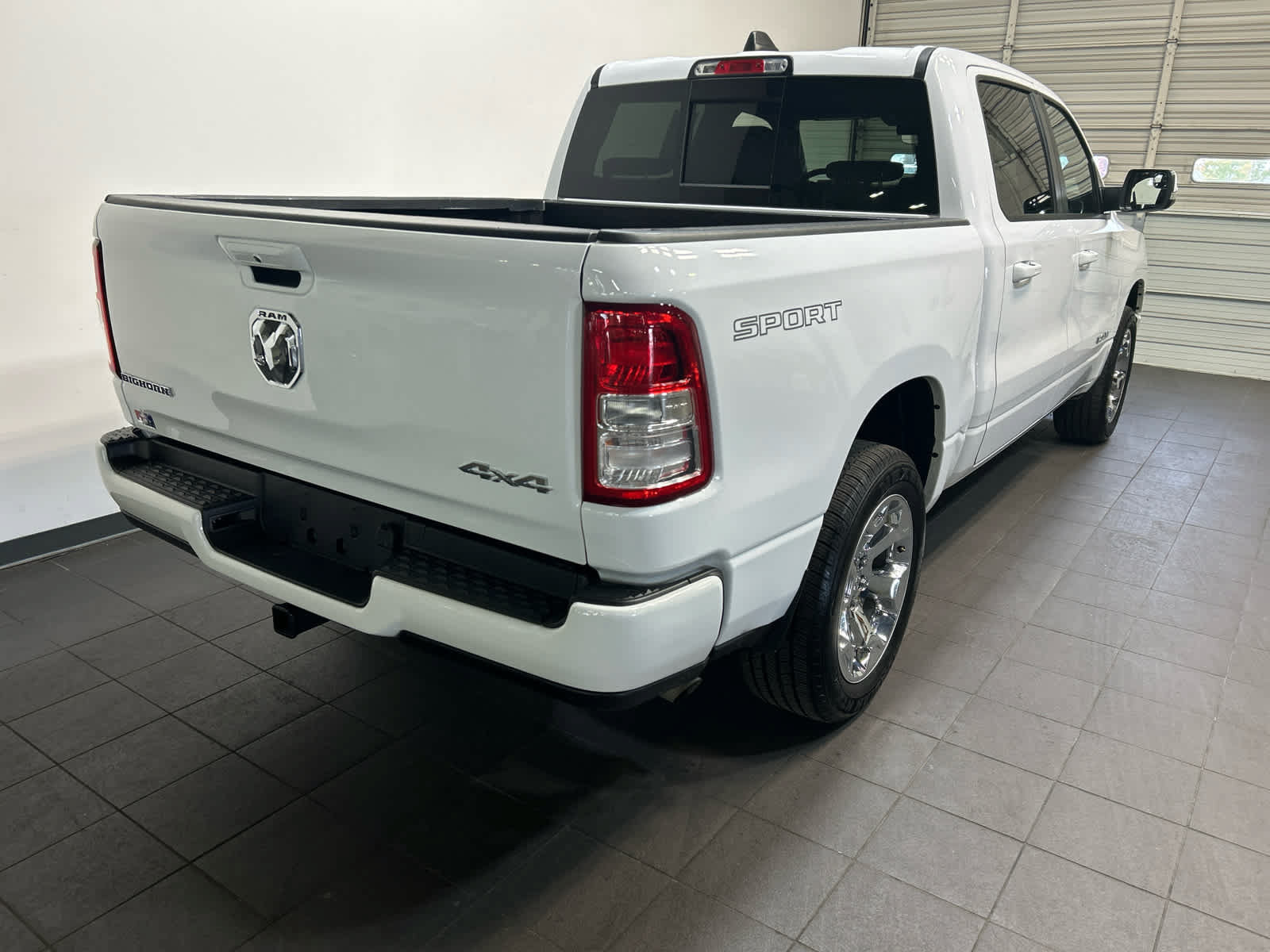 Used 2022 RAM 1500 4x4 Crew Cab image 3