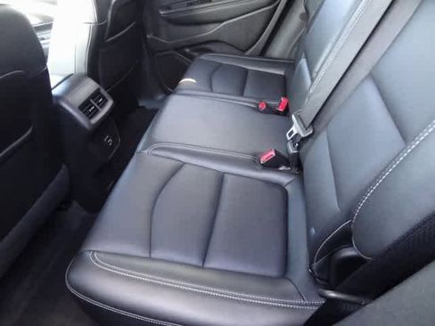 Used 2024 GMC Terrain SLT image 24