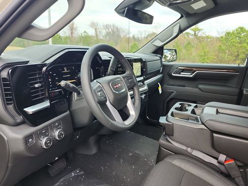 New 2026 GMC Sierra 1500 SLE image 11