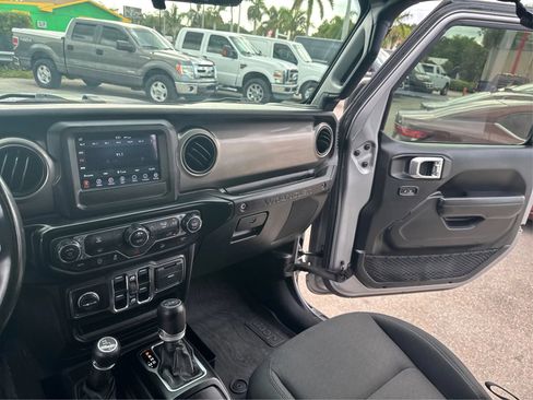 Used 2019 Jeep Wrangler Unlimited Sport S AWD/4WD image 22