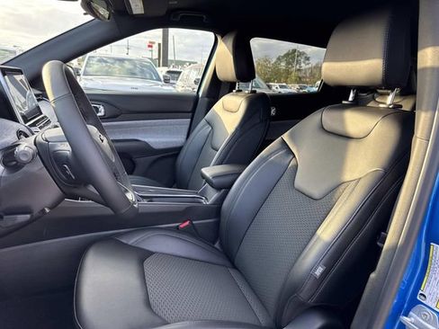 New 2026 Jeep Compass Latitude image 9