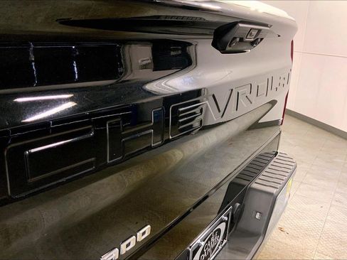 Used 2023 Chevrolet Silverado 1500 LT AWD/4WD image 29