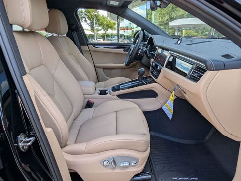 Certified 2026 Porsche Macan AWD/4WD image 25