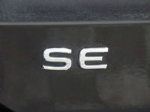 Used 2024 Volkswagen Taos SE FWD image 6
