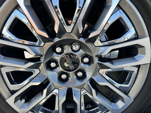 Used 2024 GMC Sierra 1500 Denali Ultimate image 28