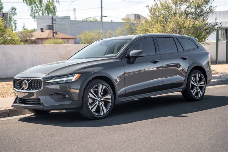 Used 2025 Volvo V60 B5 Cross Country Plus AWD/4WD image 1
