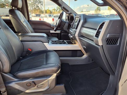 Used 2022 Ford F250 Lariat w/ Black Appearance Package image 13