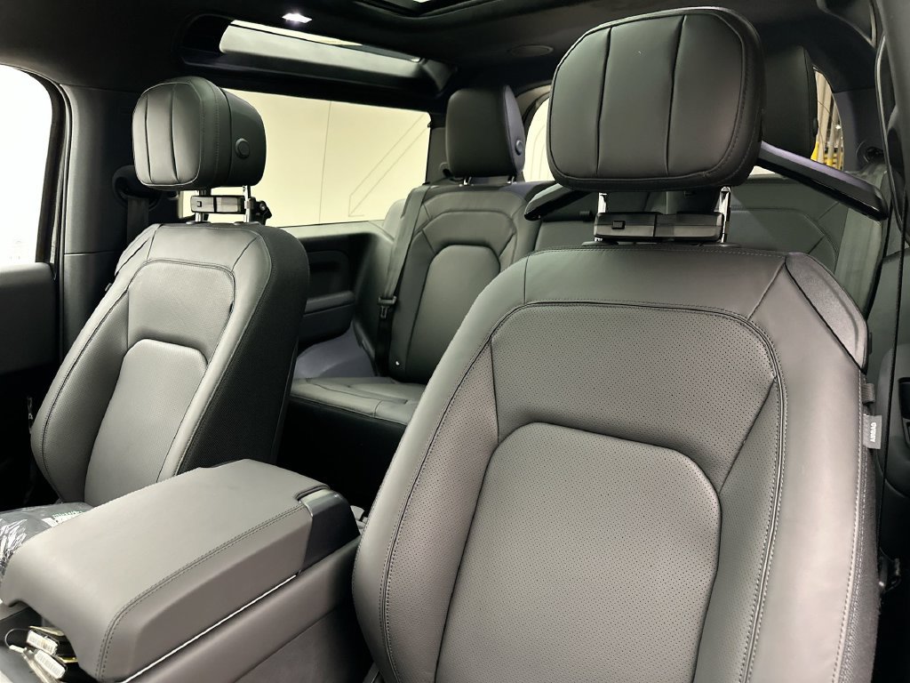 New 2026 Land Rover Defender 90 V8 AWD/4WD image 10