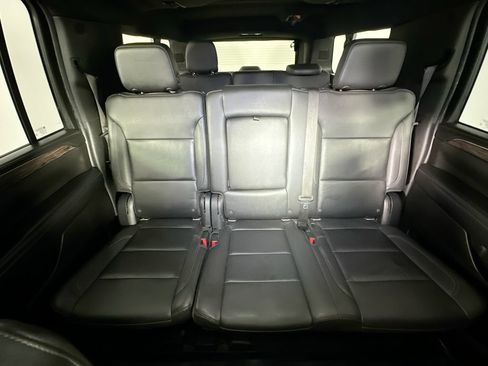 Used 2021 Chevrolet Suburban LT AWD/4WD image 13