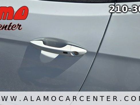 Used 2013 Hyundai Veloster w/ Style Pkg FWD image 10