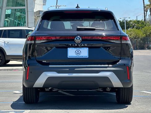 New 2026 Volkswagen Tiguan SE FWD image 6