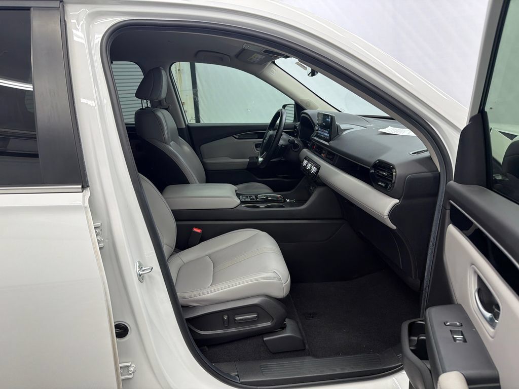 Used 2025 Honda Pilot EX-L image 15