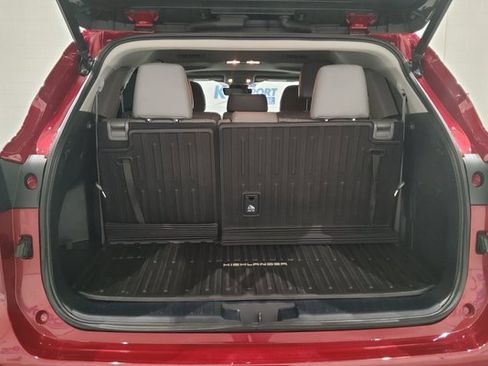 Used 2022 Toyota Highlander XLE image 14