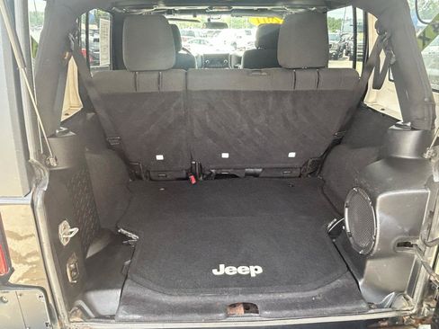 Used 2011 Jeep Wrangler Unlimited Sahara AWD/4WD image 17