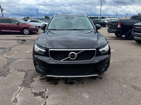 Used 2021 Volvo XC40 T5 Momentum w/ Premium Package AWD/4WD image 2