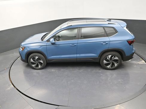 New 2026 Volkswagen Taos SE image 13
