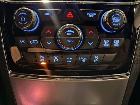 Used 2020 Jeep Grand Cherokee Limited image 25