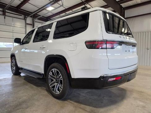 Used 2025 Jeep Wagoneer Series II w/ 8-Passenger Seating Package AWD/4WD image 3