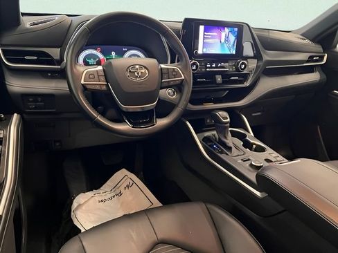 Used 2025 Toyota Highlander XSE AWD/4WD image 20