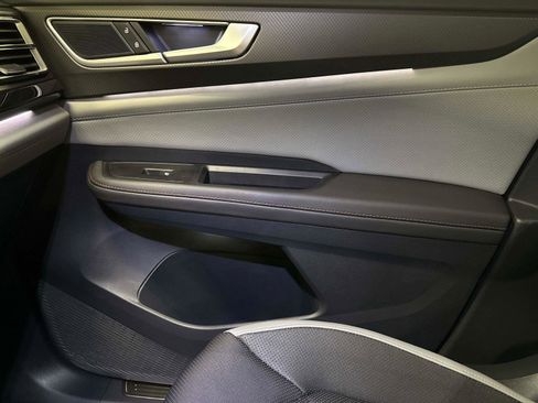 Certified 2025 Volkswagen Atlas Peak Edition SE image 24