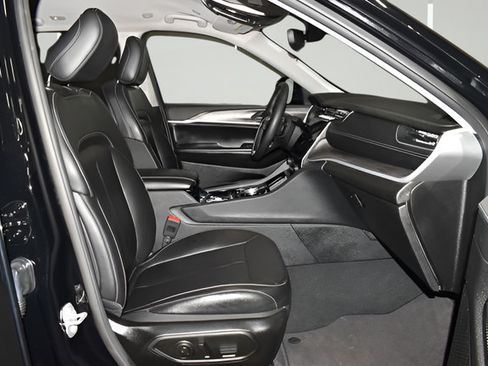 Used 2023 Jeep Grand Cherokee Limited AWD/4WD image 23