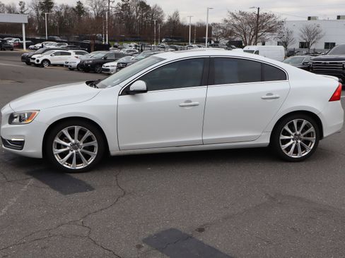 Used 2017 Volvo S60 T5 Inscription image 7