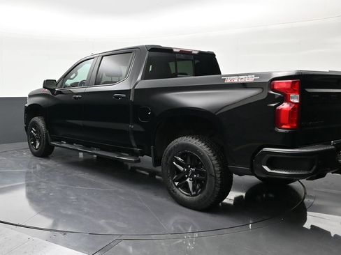 Used 2021 Chevrolet Silverado 1500 LT Trail Boss w/ Convenience Package II image 3