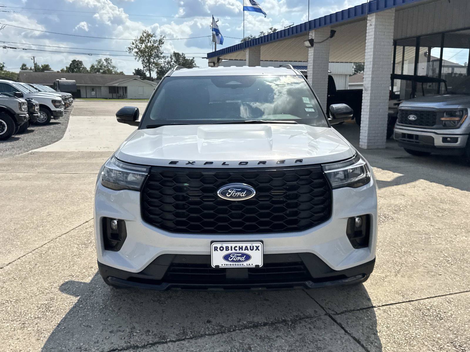 Used 2026 Ford Explorer ST-Line w/ ST-Line Street Pack RWD image 2