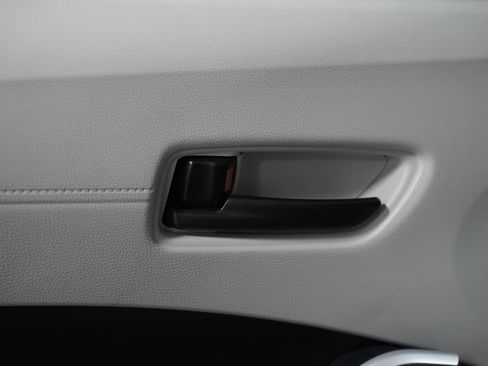 Used 2025 Toyota Corolla Cross L FWD image 28