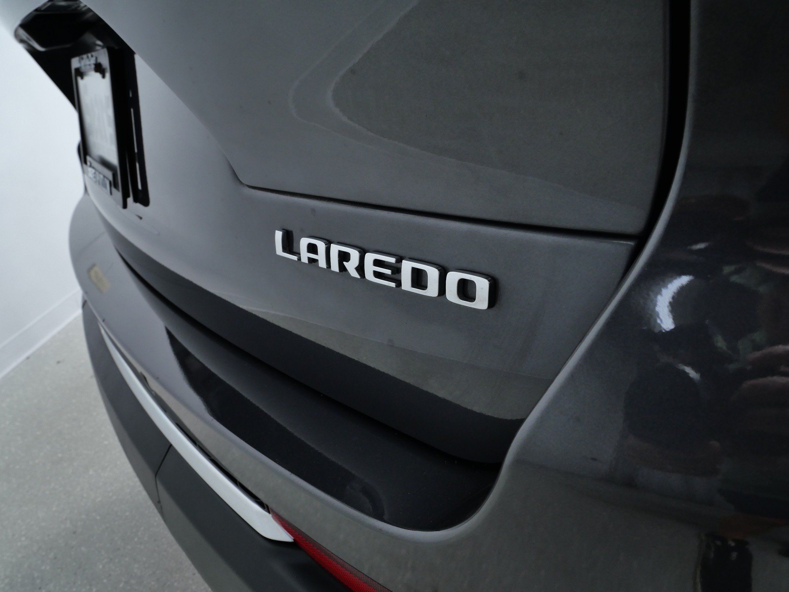 Used 2022 Jeep Grand Cherokee L Laredo w/ Luxury Tech Group I AWD/4WD image 6
