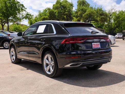 Used 2022 Audi Q8 Premium image 3